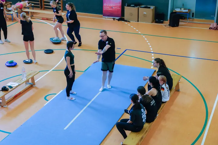 Tänzerinnen und Tänzer beim Garde-Workshop